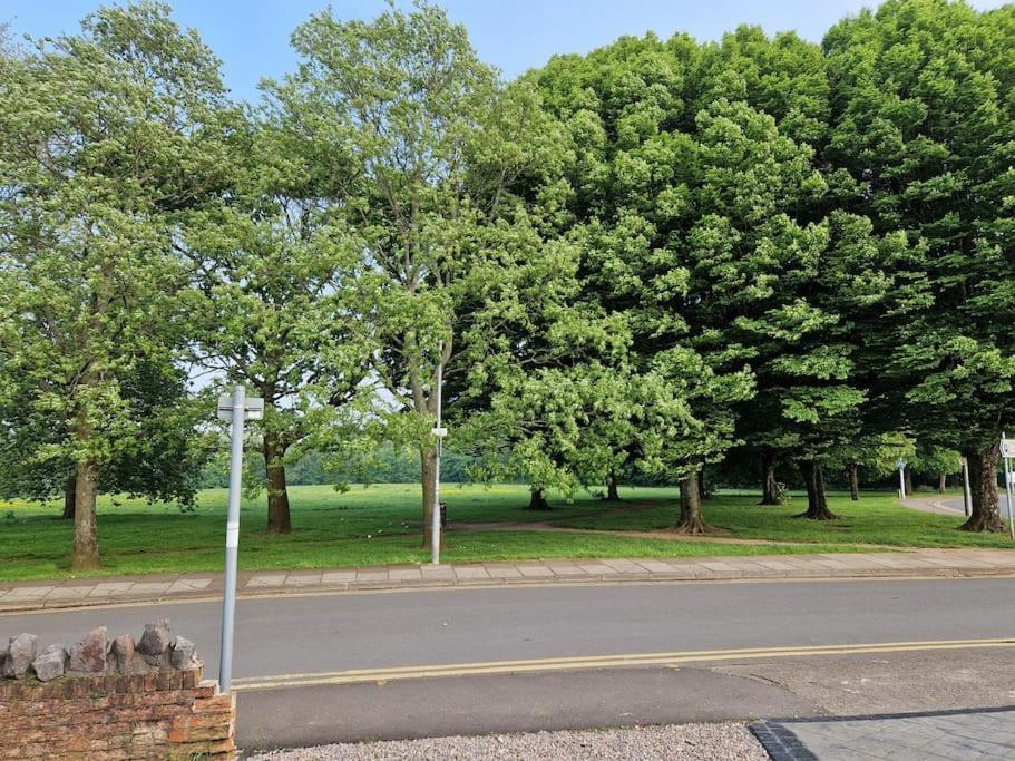 Room On Heath Park Cardiff Esterno foto